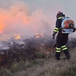 Žena (71) ložila vatru u dvorištu i zapalila planinu Ljubušu, požar se proširio u dvije općine
